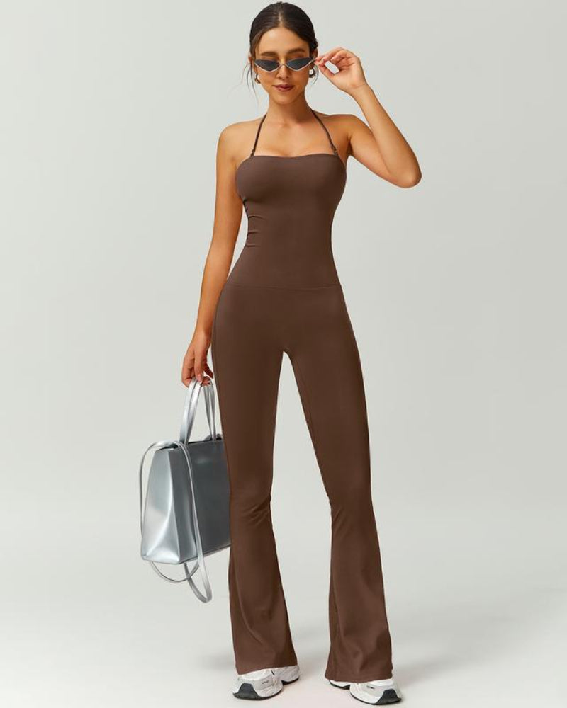 Sportieve jumpsuit met uitlopende pijpen, halternek en push-upeffect