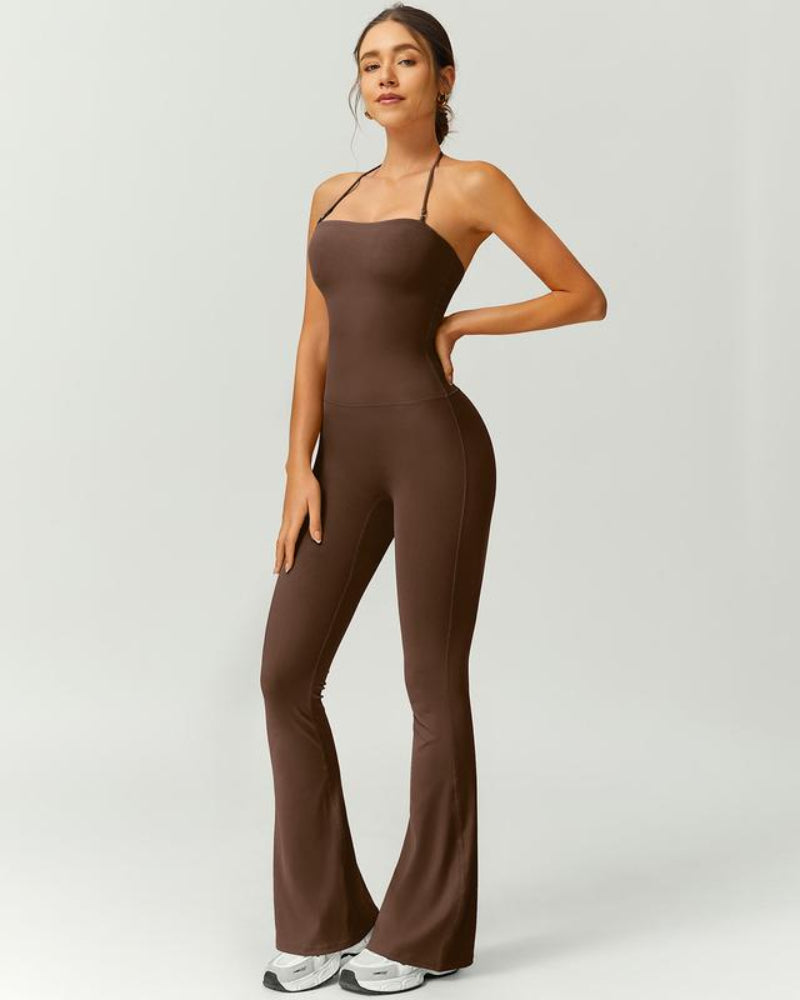 Sportieve jumpsuit met uitlopende pijpen, halternek en push-upeffect
