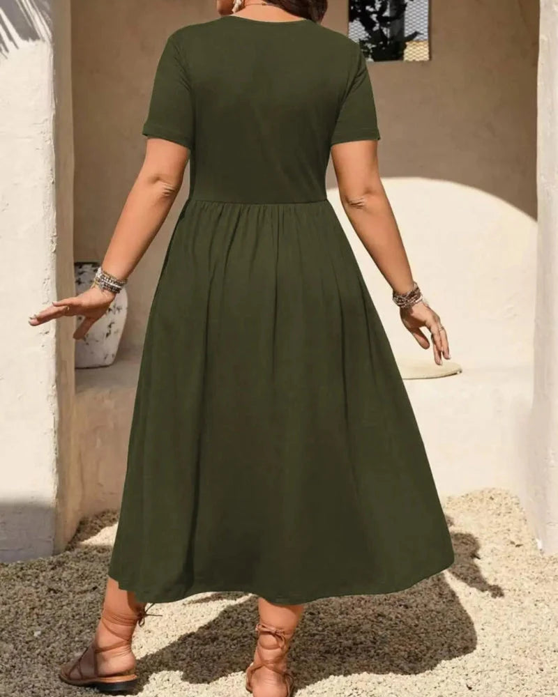 Abito midi svasato taglie comode arricciato con scollo a V
