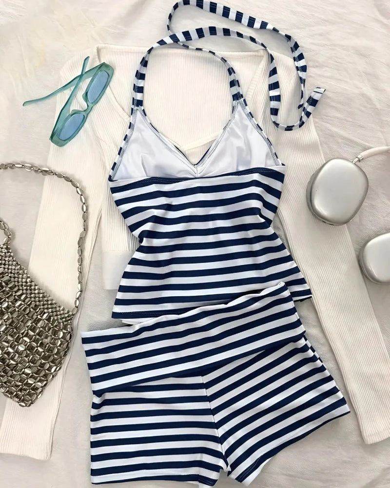 Tankini sportivo a righe con top all'americana e pantaloncino