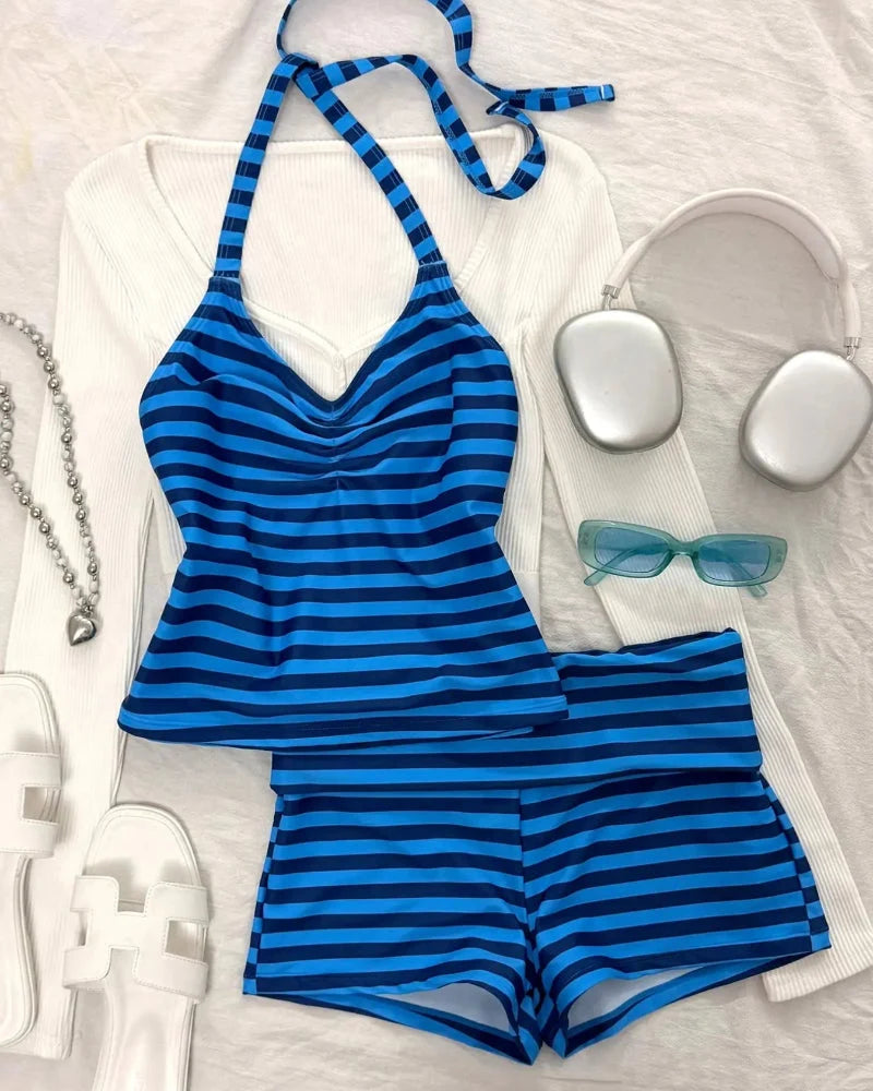 Tankini sportivo a righe con top all'americana e pantaloncino