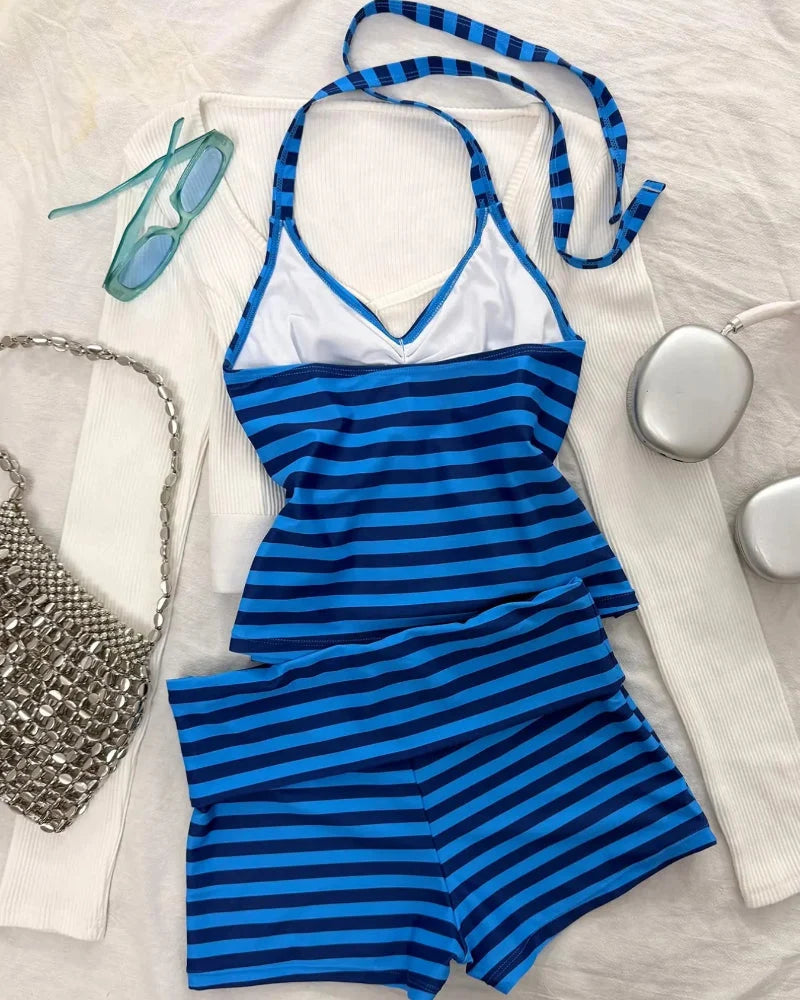 Tankini sportivo a righe con top all'americana e pantaloncino