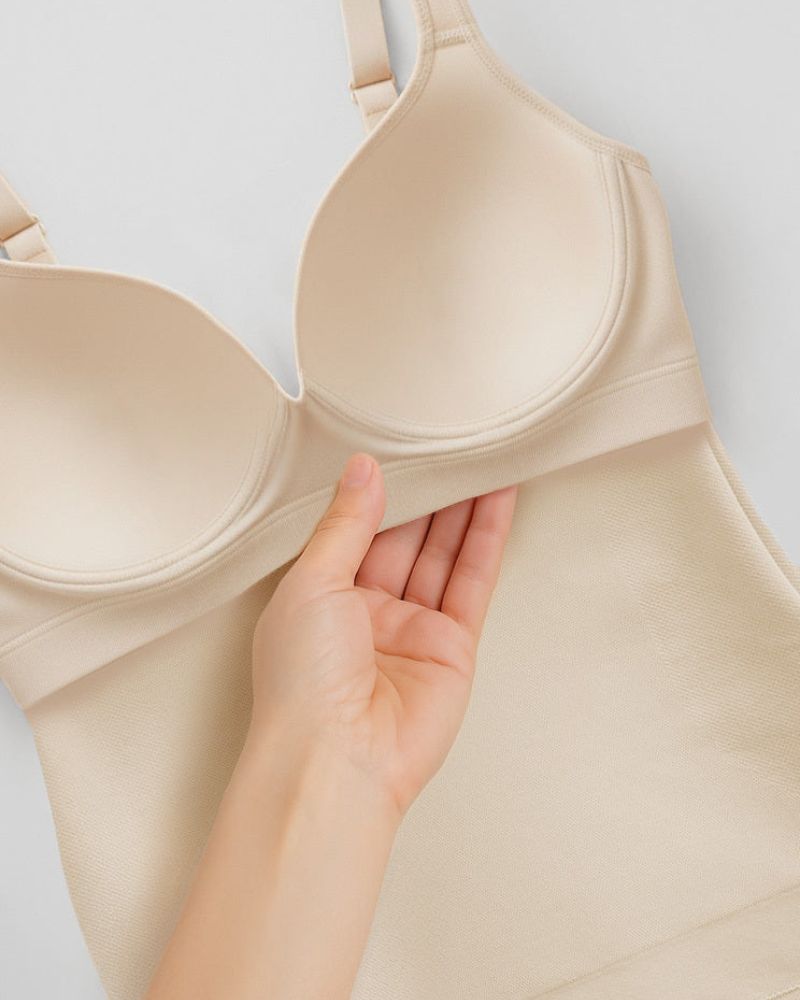 Canotta modellante con scollo a cuore e reggiseno integrato